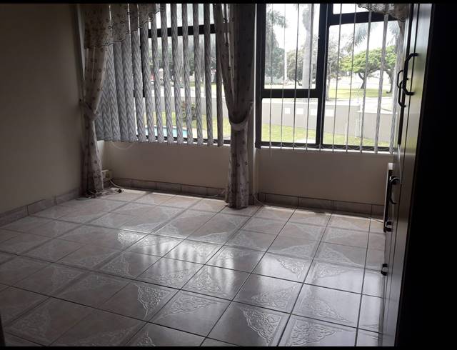 2 BEDROOM FLAT RENTED IN ESSENWOOD